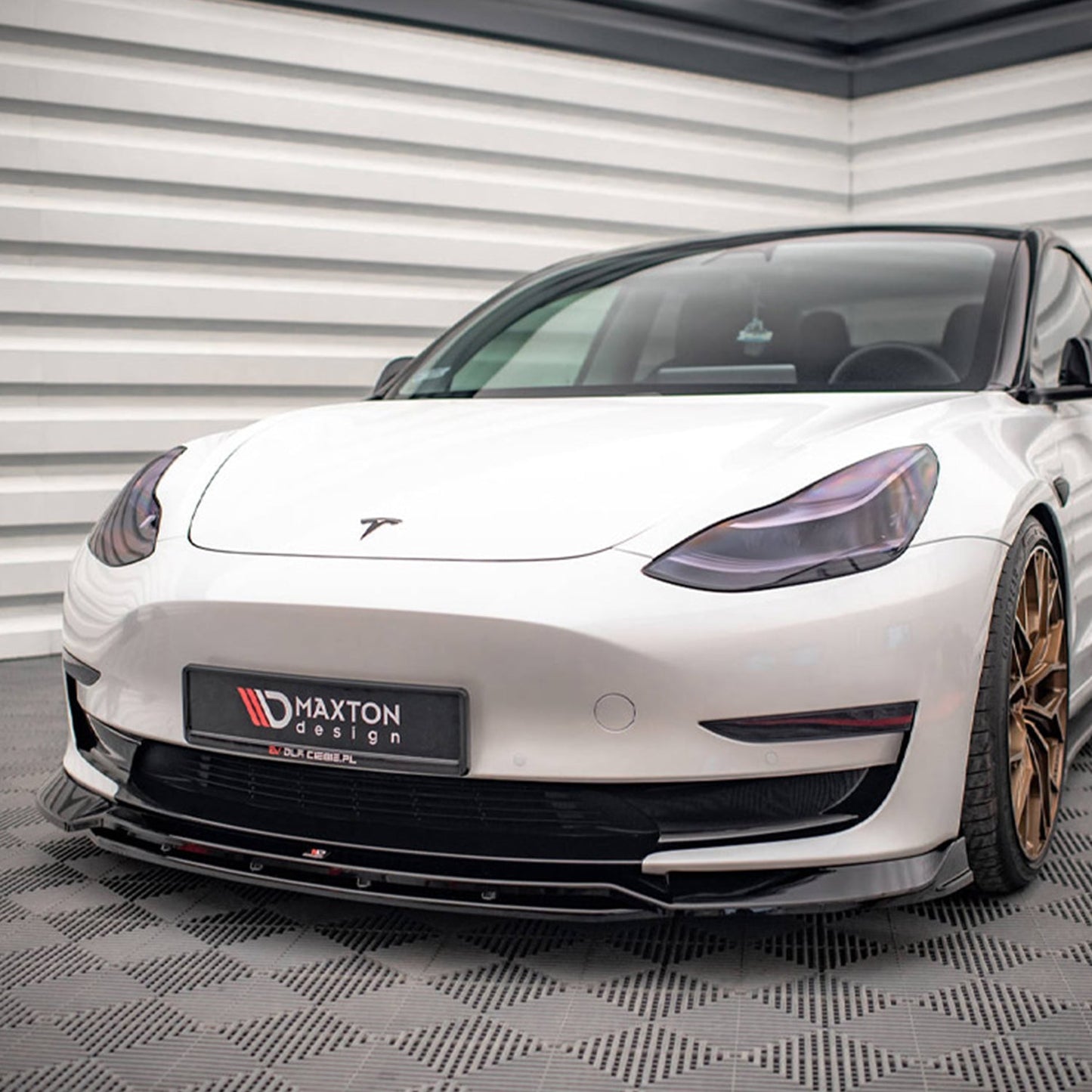 MAXTON® DESIGN Front Splitter / Version 3 for Tesla Model 3 - Electrovogue