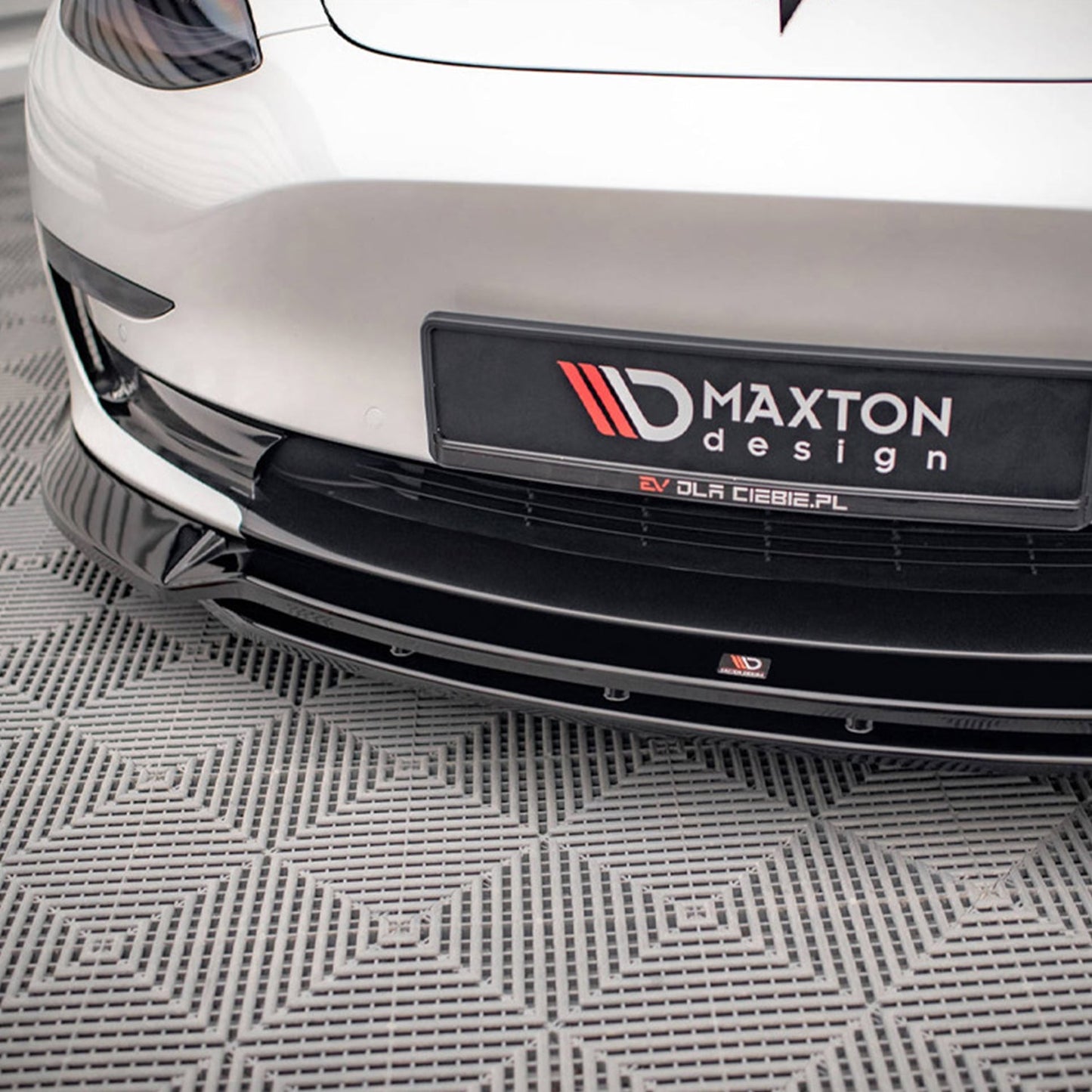 MAXTON® DESIGN Front Splitter / Version 3 for Tesla Model 3 - Electrovogue