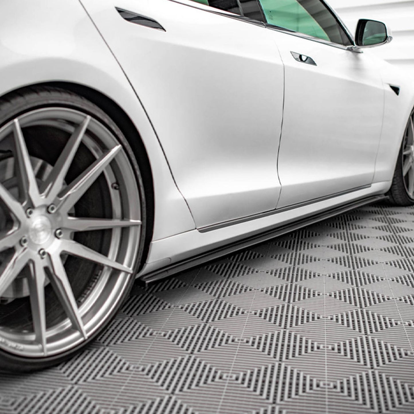 MAXTON® DESIGN Side Skirts Diffusers for Tesla Model S Facelift - Electrovogue