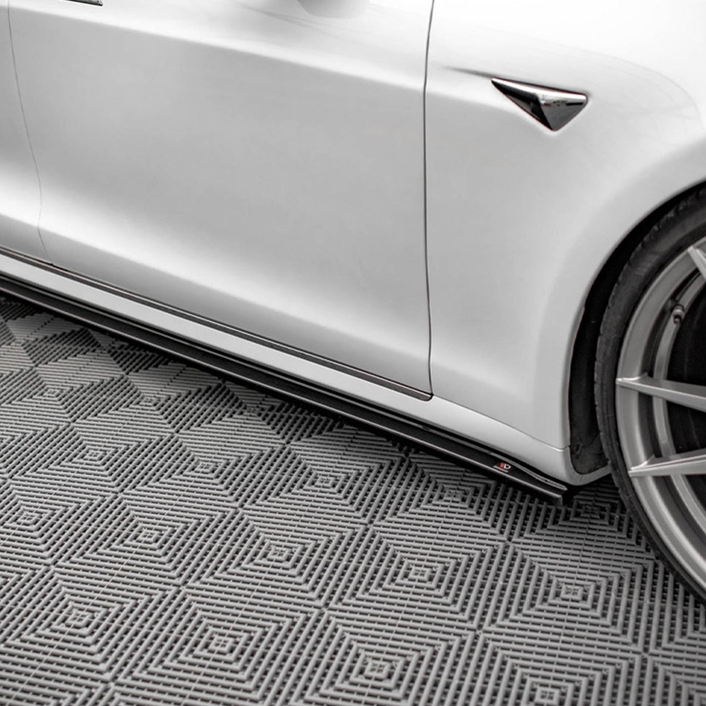 MAXTON® DESIGN Side Skirts Diffusers for Tesla Model S Facelift - Electrovogue