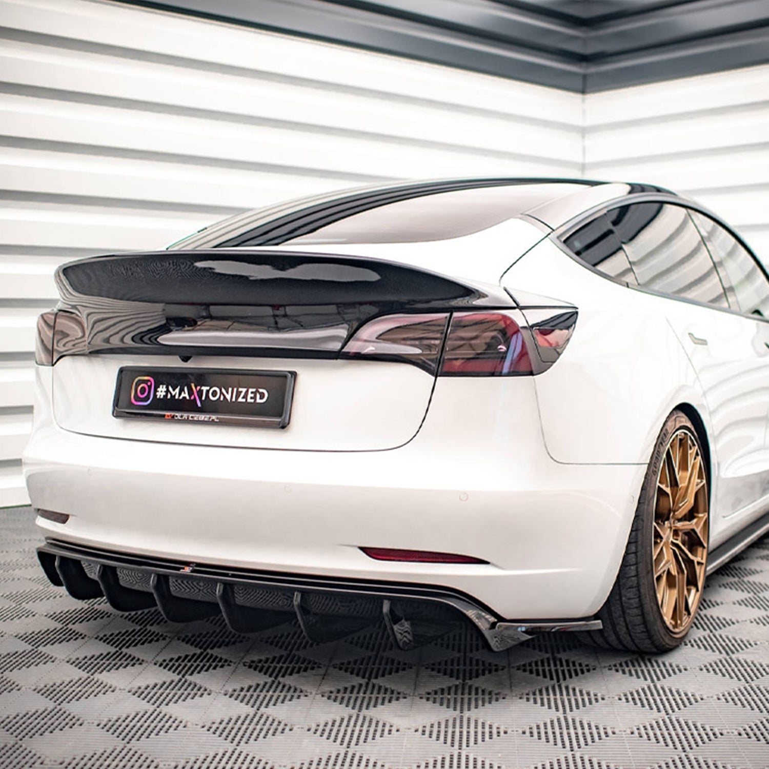 MAXTON® DESIGN Rear Side Splitters / Version 2 for Tesla Model 3 - Electrovogue