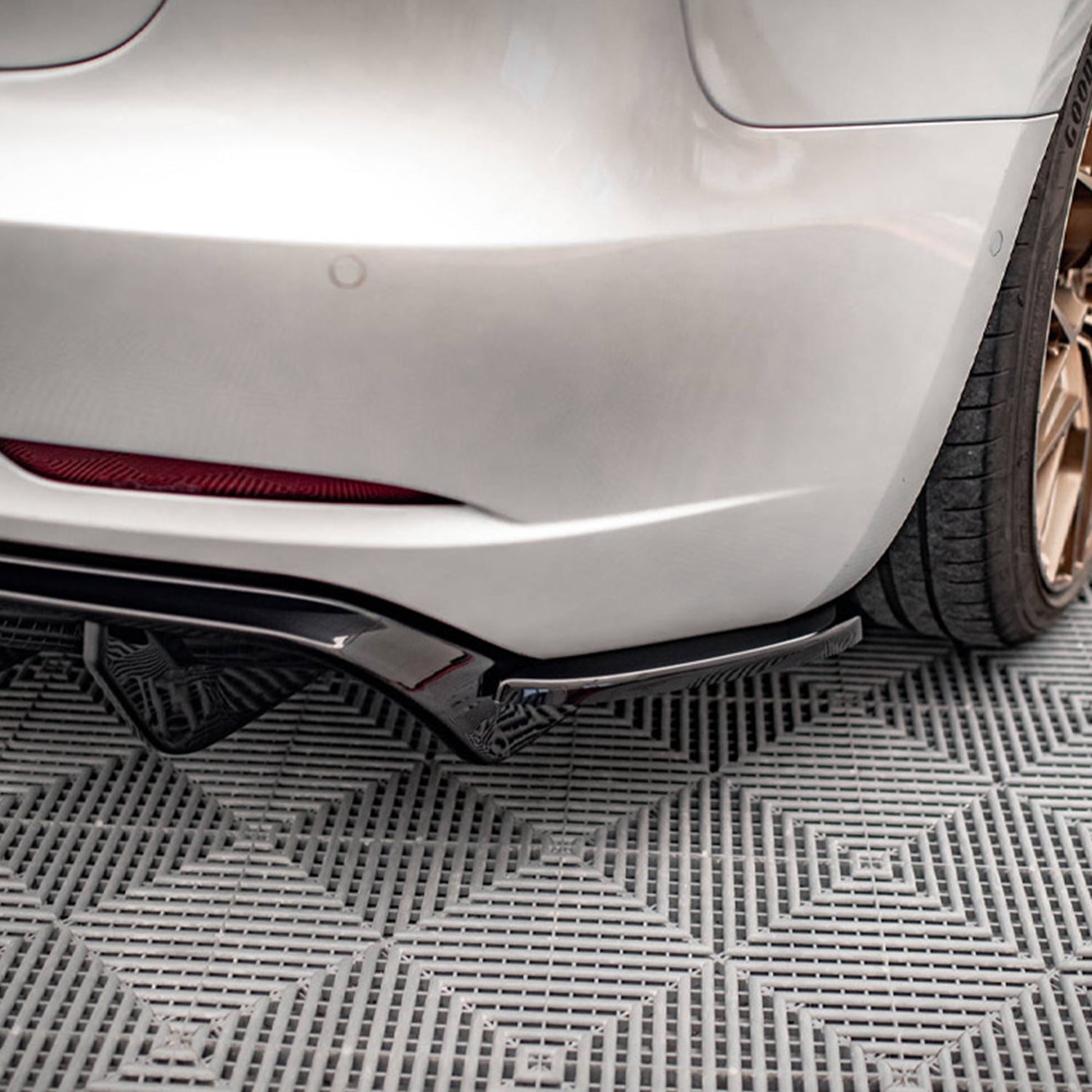 MAXTON® DESIGN Rear Side Splitters / Version 2 for Tesla Model 3 - Electrovogue