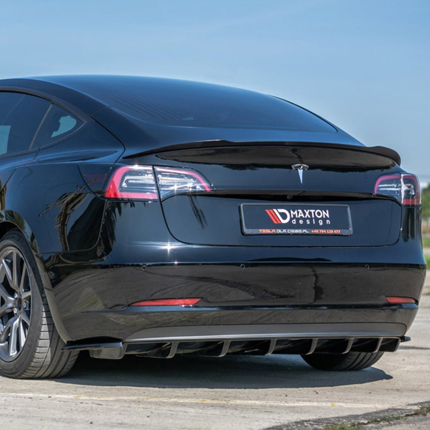 MAXTON® DESIGN Spoiler Extension for Tesla Model 3 - Electrovogue
