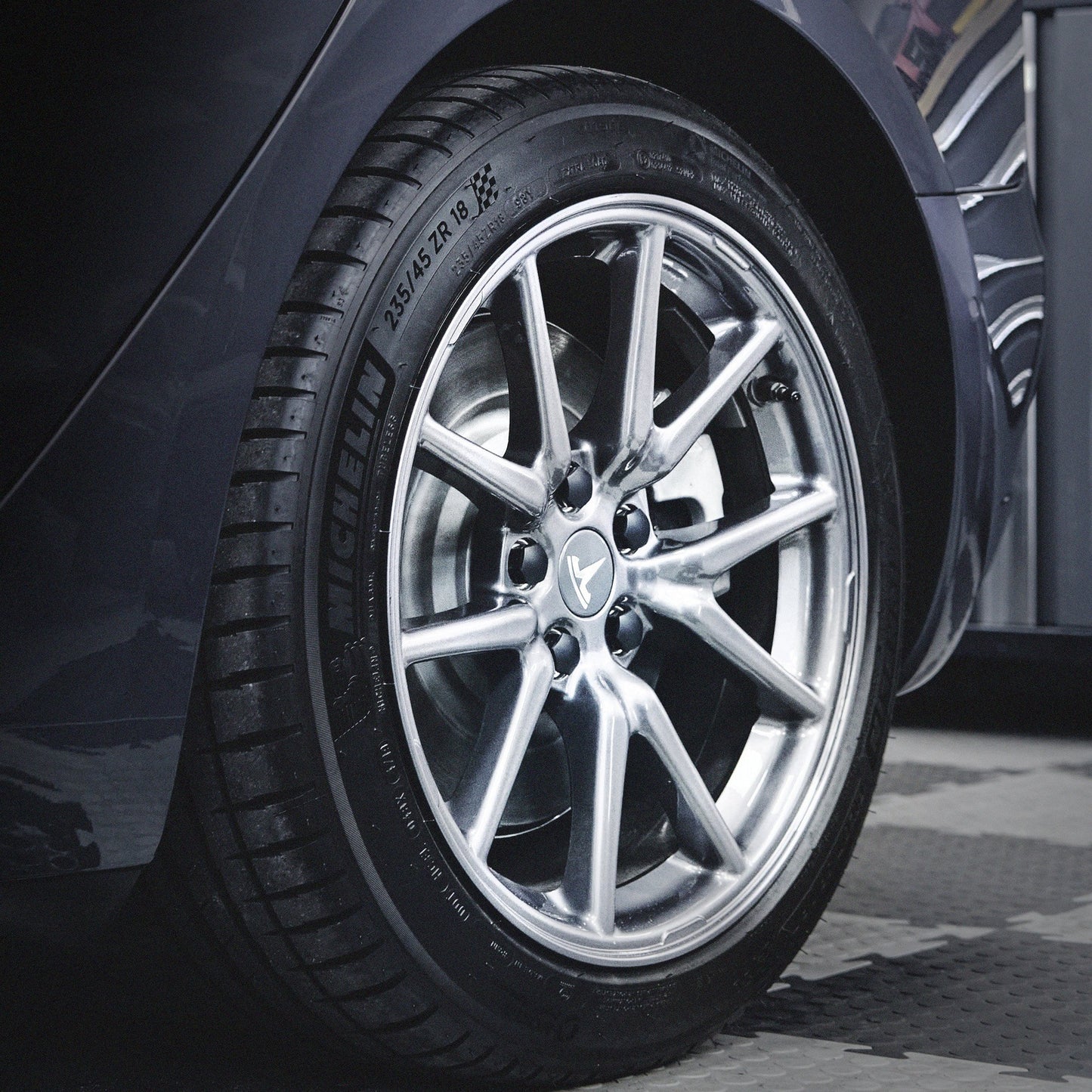 Tesla Model 3 Pinwheel Refresh 4x 18" Alloy Wheels / Exchange - Electrovogue