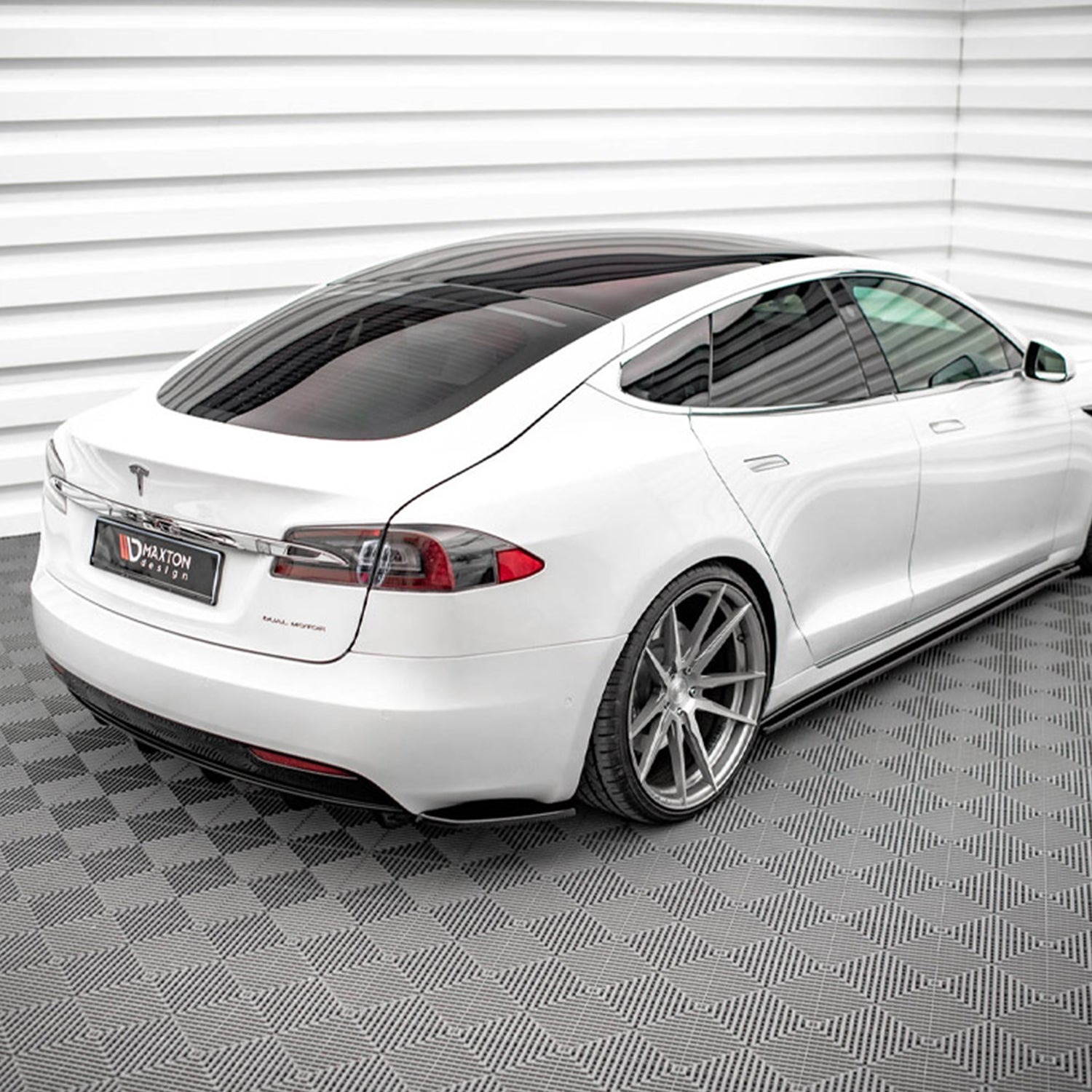 MAXTON® DESIGN Side Skirts Diffusers for Tesla Model S Facelift - Electrovogue