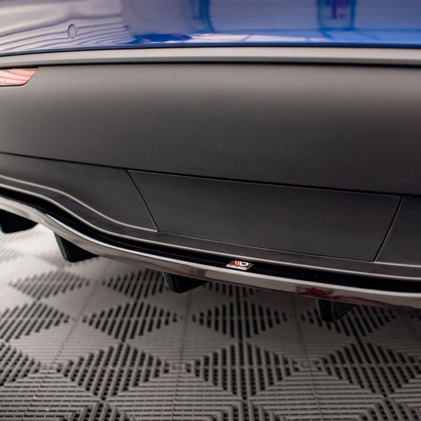 MAXTON® DESIGN Central Rear Splitter for Tesla Model Y